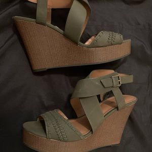 Indigo Rd. Size 10, Green Wedges